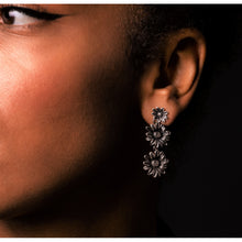 Carica l'immagine nel visualizzatore di Gallery, ORECCHINI MARGHERITE BM2538