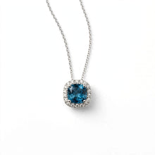 Carica l'immagine nel visualizzatore di Gallery, COLLANA CON TOPAZIO LONDON BLUE 1,90 CT E DIAMANTI
